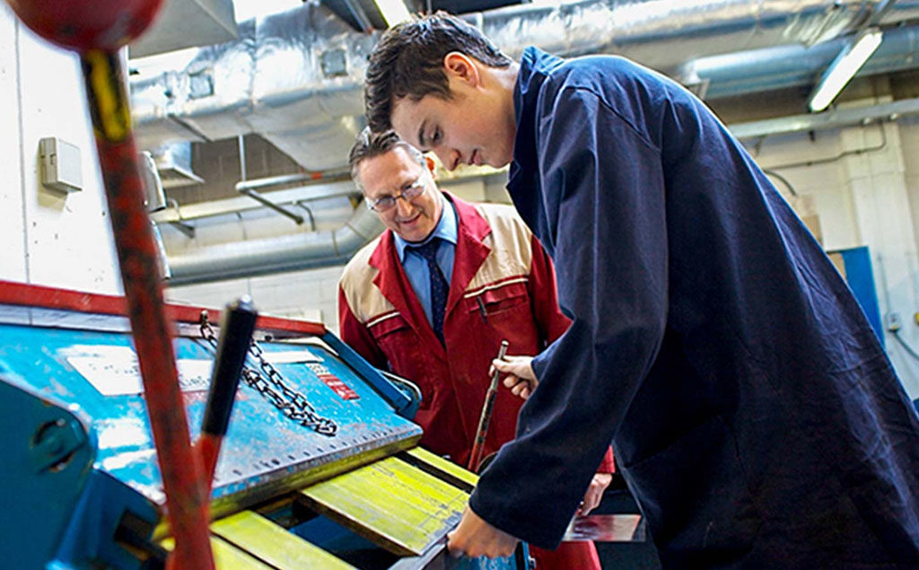 Tutor and learner on engineering equipment