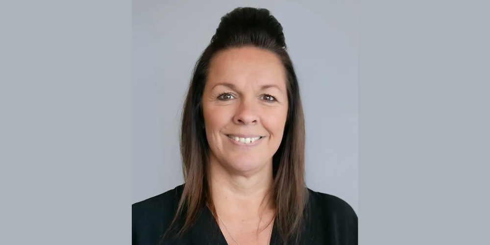 Dawn Turner poses for picture